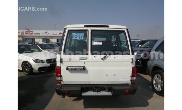 Buy Import Toyota Land Cruiser White Car in Import - Dubai in Abaco Buy Import Toyota Land Cruiser White Car in Import - Dubai in Abaco