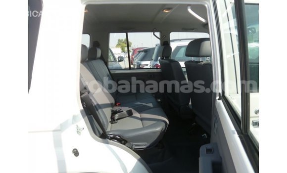 Buy Import Toyota Land Cruiser White Car in Import - Dubai in Abaco Buy Import Toyota Land Cruiser White Car in Import - Dubai in Abaco