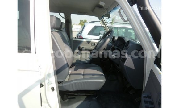 Buy Import Toyota Land Cruiser White Car in Import - Dubai in Abaco Buy Import Toyota Land Cruiser White Car in Import - Dubai in Abaco