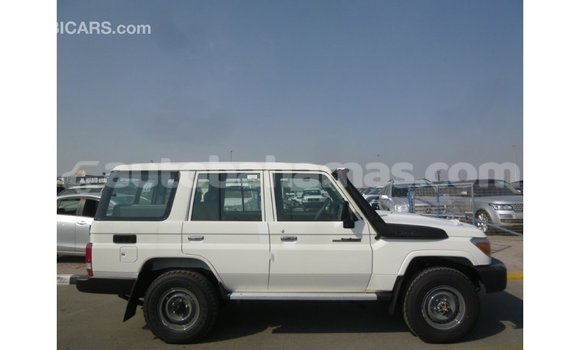 Buy Import Toyota Land Cruiser White Car in Import - Dubai in Abaco Buy Import Toyota Land Cruiser White Car in Import - Dubai in Abaco