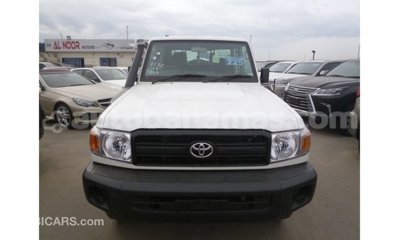 Buy Import Toyota Land Cruiser White Car in Import - Dubai in Abaco Buy Import Toyota Land Cruiser White Car in Import - Dubai in Abaco