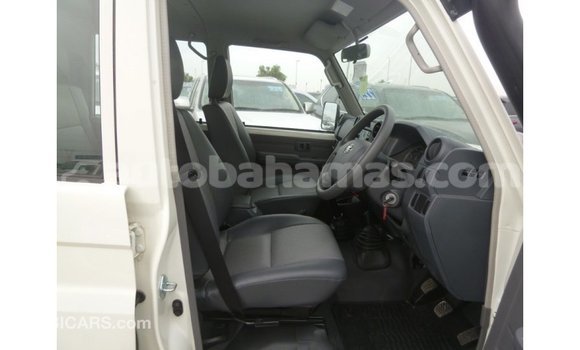 Buy Import Toyota Land Cruiser White Car in Import - Dubai in Abaco Buy Import Toyota Land Cruiser White Car in Import - Dubai in Abaco