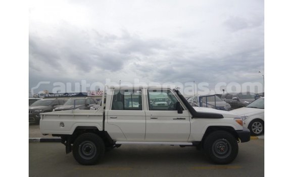 Buy Import Toyota Land Cruiser White Car in Import - Dubai in Abaco Buy Import Toyota Land Cruiser White Car in Import - Dubai in Abaco