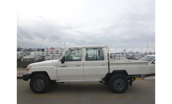 Buy Import Toyota Land Cruiser White Car in Import - Dubai in Abaco Buy Import Toyota Land Cruiser White Car in Import - Dubai in Abaco