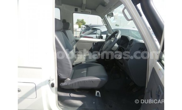 Buy Import Toyota Land Cruiser White Car in Import - Dubai in Abaco Buy Import Toyota Land Cruiser White Car in Import - Dubai in Abaco