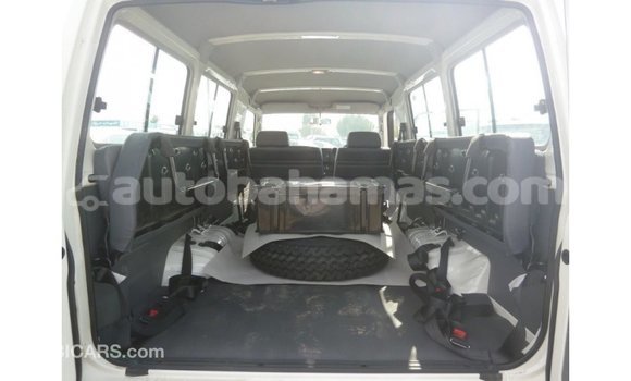 Buy Import Toyota Land Cruiser White Car in Import - Dubai in Abaco Buy Import Toyota Land Cruiser White Car in Import - Dubai in Abaco