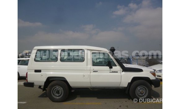 Buy Import Toyota Land Cruiser White Car in Import - Dubai in Abaco Buy Import Toyota Land Cruiser White Car in Import - Dubai in Abaco