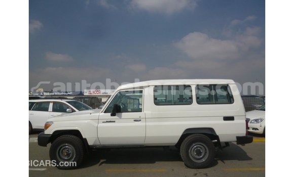 Buy Import Toyota Land Cruiser White Car in Import - Dubai in Abaco Buy Import Toyota Land Cruiser White Car in Import - Dubai in Abaco