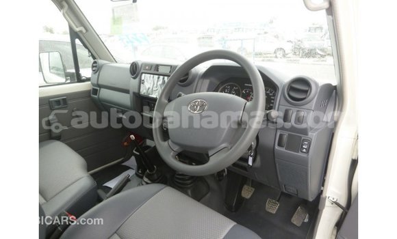 Buy Import Toyota Land Cruiser White Car in Import - Dubai in Abaco Buy Import Toyota Land Cruiser White Car in Import - Dubai in Abaco