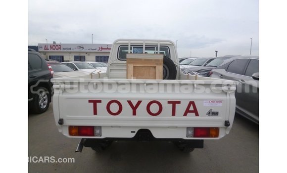 Buy Import Toyota Land Cruiser White Car in Import - Dubai in Abaco Buy Import Toyota Land Cruiser White Car in Import - Dubai in Abaco