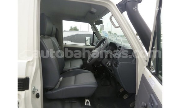 Buy Import Toyota Land Cruiser White Car in Import - Dubai in Abaco Buy Import Toyota Land Cruiser White Car in Import - Dubai in Abaco