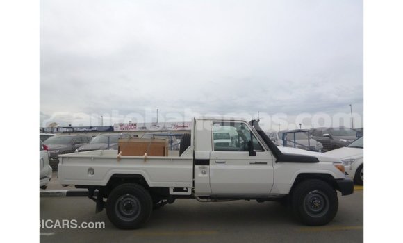Buy Import Toyota Land Cruiser White Car in Import - Dubai in Abaco Buy Import Toyota Land Cruiser White Car in Import - Dubai in Abaco