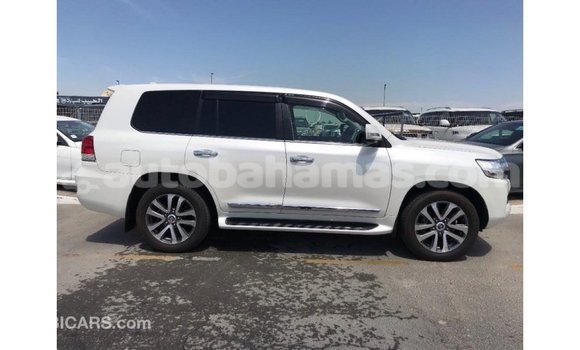 Buy Import Toyota Land Cruiser White Car in Import - Dubai in Abaco Buy Import Toyota Land Cruiser White Car in Import - Dubai in Abaco