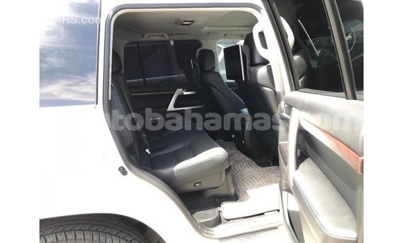 Buy Import Toyota Land Cruiser White Car in Import - Dubai in Abaco Buy Import Toyota Land Cruiser White Car in Import - Dubai in Abaco