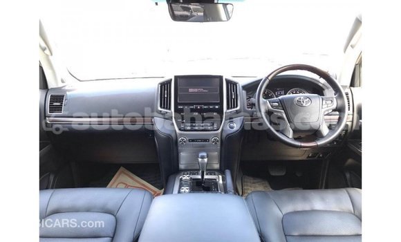 Buy Import Toyota Land Cruiser White Car in Import - Dubai in Abaco Buy Import Toyota Land Cruiser White Car in Import - Dubai in Abaco