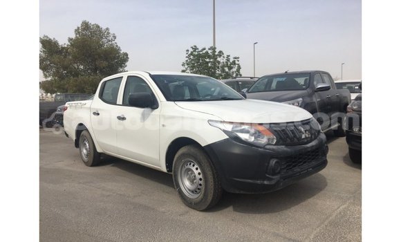Buy Import Mitsubishi L200 White Car in Import - Dubai in Abaco