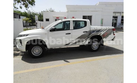Buy Import Mitsubishi L200 White Car in Import - Dubai in Abaco
