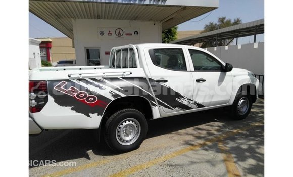 Buy Import Mitsubishi L200 White Car in Import - Dubai in Abaco Buy Import Mitsubishi L200 White Car in Import - Dubai in Abaco