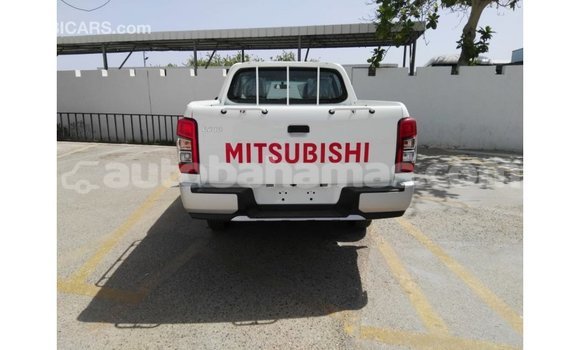 Buy Import Mitsubishi L200 White Car in Import - Dubai in Abaco Buy Import Mitsubishi L200 White Car in Import - Dubai in Abaco
