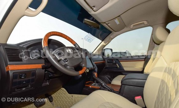 Buy Import Toyota Land Cruiser White Car in Import - Dubai in Abaco Buy Import Toyota Land Cruiser White Car in Import - Dubai in Abaco