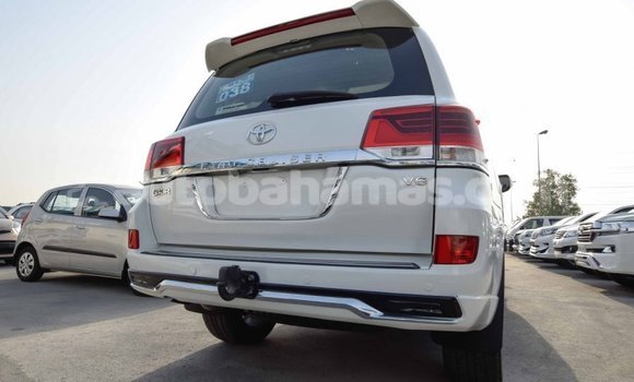 Buy Import Toyota Land Cruiser White Car in Import - Dubai in Abaco Buy Import Toyota Land Cruiser White Car in Import - Dubai in Abaco