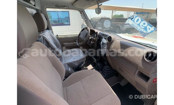 Buy Import Toyota Land Cruiser White Car in Import - Dubai in Abaco Buy Import Toyota Land Cruiser White Car in Import - Dubai in Abaco
