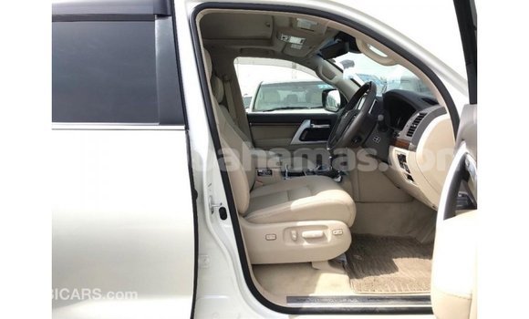 Buy Import Toyota Land Cruiser White Car in Import - Dubai in Abaco Buy Import Toyota Land Cruiser White Car in Import - Dubai in Abaco