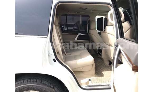 Buy Import Toyota Land Cruiser White Car in Import - Dubai in Abaco Buy Import Toyota Land Cruiser White Car in Import - Dubai in Abaco