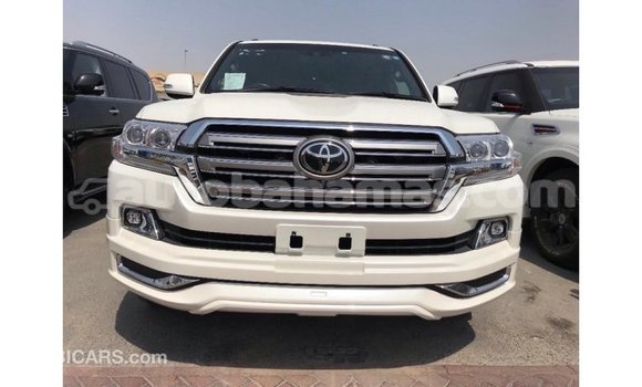 Buy Import Toyota Land Cruiser White Car in Import - Dubai in Abaco Buy Import Toyota Land Cruiser White Car in Import - Dubai in Abaco