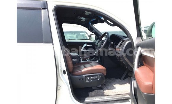 Buy Import Toyota Land Cruiser White Car in Import - Dubai in Abaco Buy Import Toyota Land Cruiser White Car in Import - Dubai in Abaco