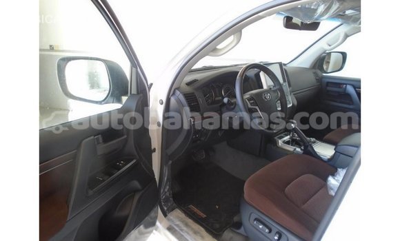 Buy Import Toyota Land Cruiser White Car in Import - Dubai in Abaco Buy Import Toyota Land Cruiser White Car in Import - Dubai in Abaco