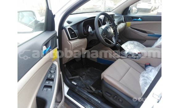 Buy Import Hyundai Tucson White Car in Import - Dubai in Abaco Buy Import Hyundai Tucson White Car in Import - Dubai in Abaco