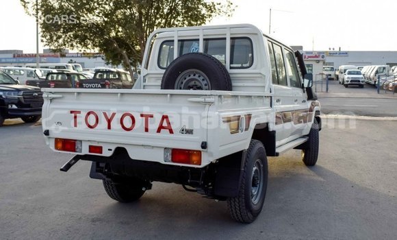 Buy Import Toyota Land Cruiser White Car in Import - Dubai in Abaco Buy Import Toyota Land Cruiser White Car in Import - Dubai in Abaco