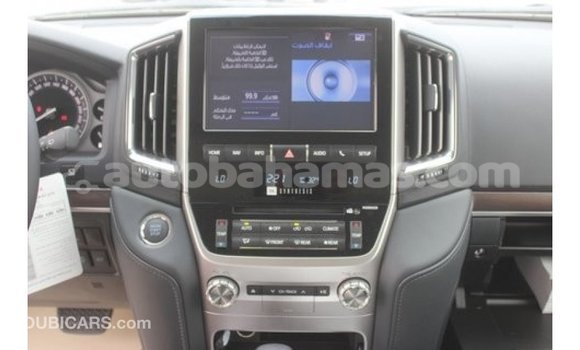 Buy Import Toyota Land Cruiser White Car in Import - Dubai in Abaco Buy Import Toyota Land Cruiser White Car in Import - Dubai in Abaco