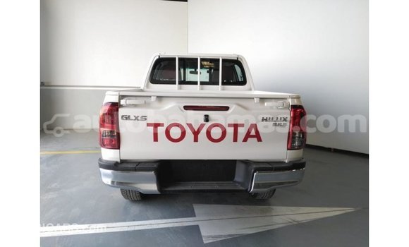 Buy Import Toyota Hilux White Car in Import - Dubai in Abaco Buy Import Toyota Hilux White Car in Import - Dubai in Abaco