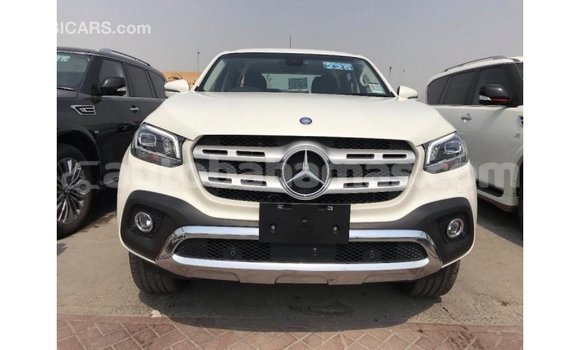 Buy Import Mercedes-Benz 250 White Car in Import - Dubai in Abaco Buy Import Mercedes-Benz 250 White Car in Import - Dubai in Abaco