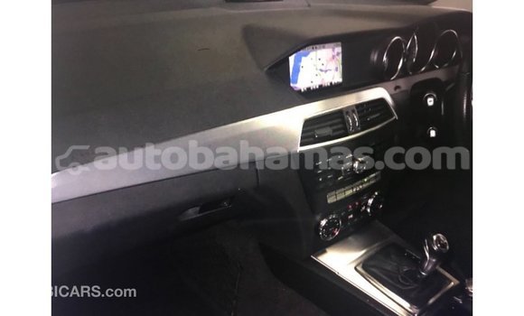 Buy Import Mercedes-Benz 190 (W201) White Car in Import - Dubai in Abaco Buy Import Mercedes-Benz 190 (W201) White Car in Import - Dubai in Abaco