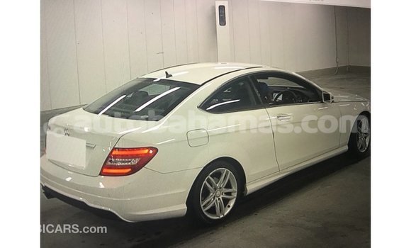 Buy Import Mercedes-Benz 190 (W201) White Car in Import - Dubai in Abaco Buy Import Mercedes-Benz 190 (W201) White Car in Import - Dubai in Abaco