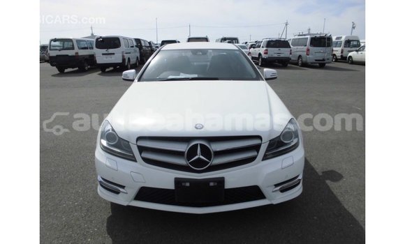 Buy Import Mercedes-Benz 190 (W201) White Car in Import - Dubai in Abaco Buy Import Mercedes-Benz 190 (W201) White Car in Import - Dubai in Abaco