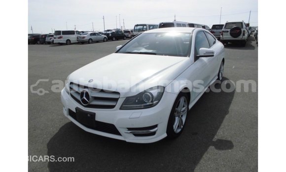 Buy Import Mercedes-Benz 190 (W201) White Car in Import - Dubai in Abaco Buy Import Mercedes-Benz 190 (W201) White Car in Import - Dubai in Abaco