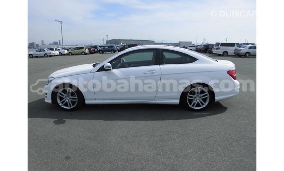 Buy Import Mercedes-Benz 190 (W201) White Car in Import - Dubai in Abaco Buy Import Mercedes-Benz 190 (W201) White Car in Import - Dubai in Abaco