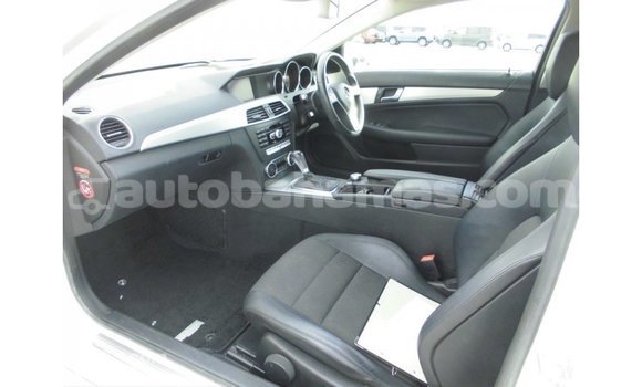 Buy Import Mercedes-Benz 190 (W201) White Car in Import - Dubai in Abaco Buy Import Mercedes-Benz 190 (W201) White Car in Import - Dubai in Abaco