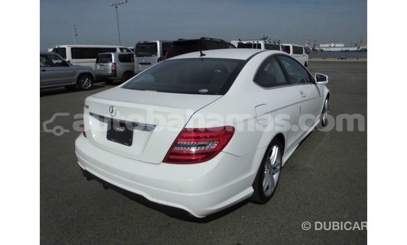 Buy Import Mercedes-Benz 190 (W201) White Car in Import - Dubai in Abaco Buy Import Mercedes-Benz 190 (W201) White Car in Import - Dubai in Abaco