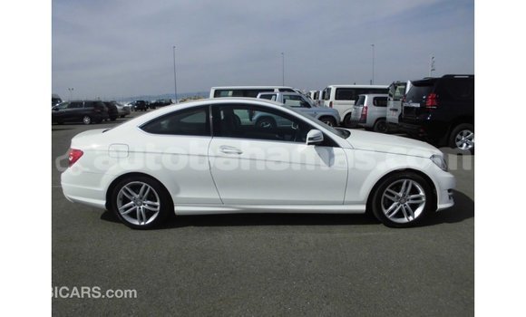 Buy Import Mercedes-Benz 190 (W201) White Car in Import - Dubai in Abaco Buy Import Mercedes-Benz 190 (W201) White Car in Import - Dubai in Abaco