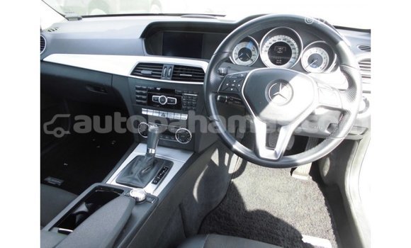 Buy Import Mercedes-Benz 190 (W201) White Car in Import - Dubai in Abaco Buy Import Mercedes-Benz 190 (W201) White Car in Import - Dubai in Abaco