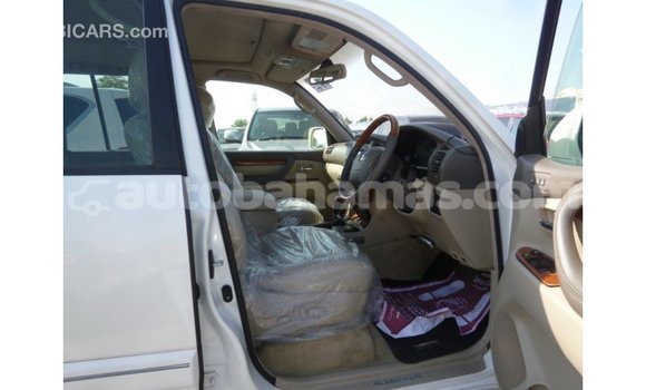 Buy Import Toyota Land Cruiser White Car in Import - Dubai in Abaco Buy Import Toyota Land Cruiser White Car in Import - Dubai in Abaco
