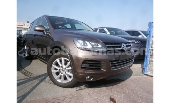 Buy Import Volkswagen Touareg Brown Car in Import - Dubai in Abaco
